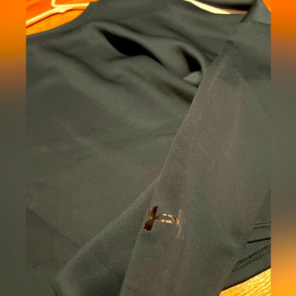 Olive green and white striped women’s cropped Under Armour Sweatshirt. - Picture 3 of 4